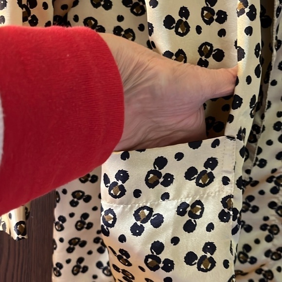 Disney 2pc. Lounging set with pants and robe. Shiny, silky appearance. Size S/M - Picture 6 of 14